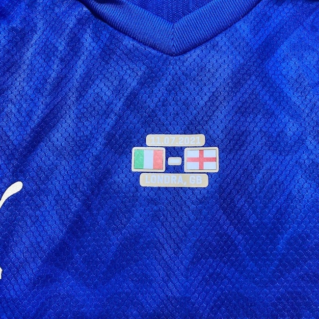 cover image of the auction item