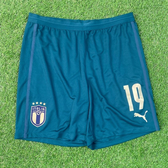 cover image of the auction item