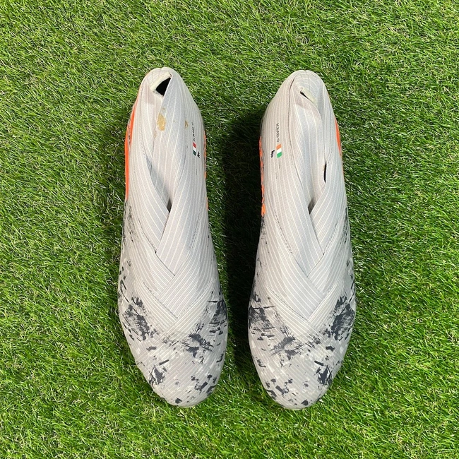 cover image of the auction item