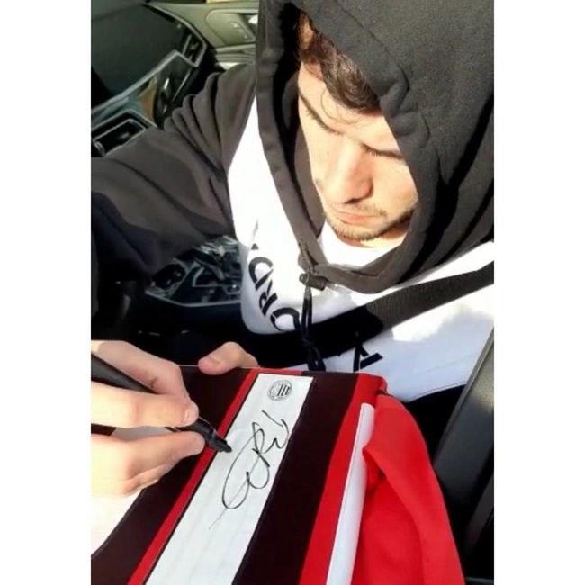 cover image of the auction item