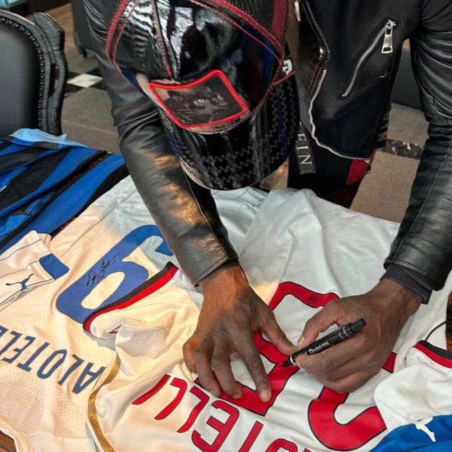 cover image of the auction item