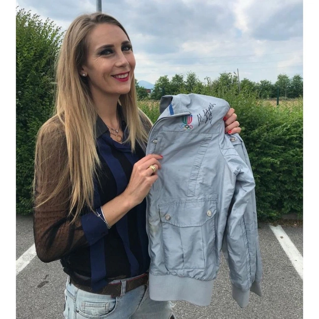 cover image of the auction item