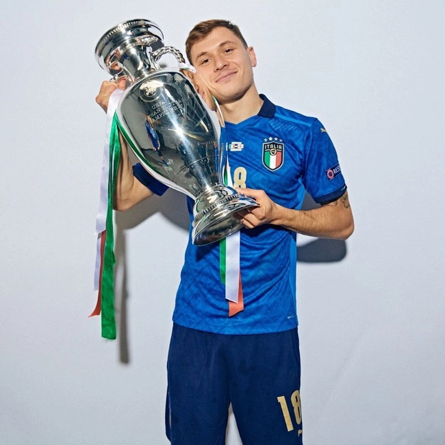 cover image of the auction item