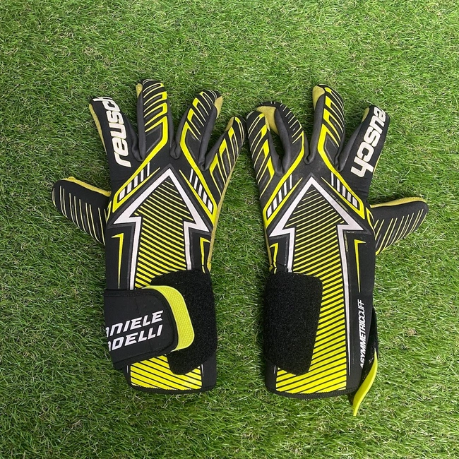 cover image of the auction item