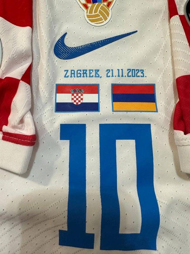 cover image of the auction item