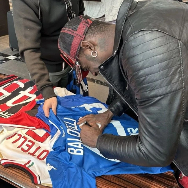 cover image of the auction item