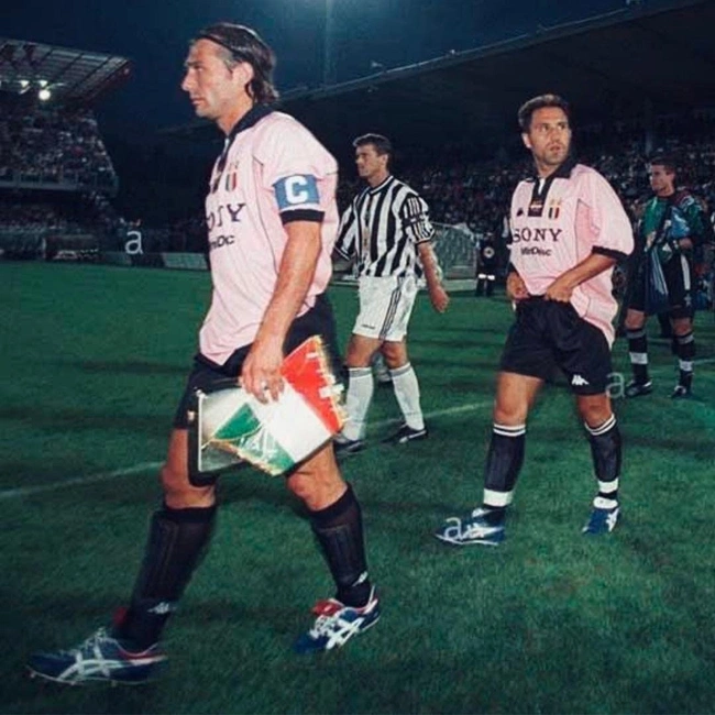 cover image of the auction item