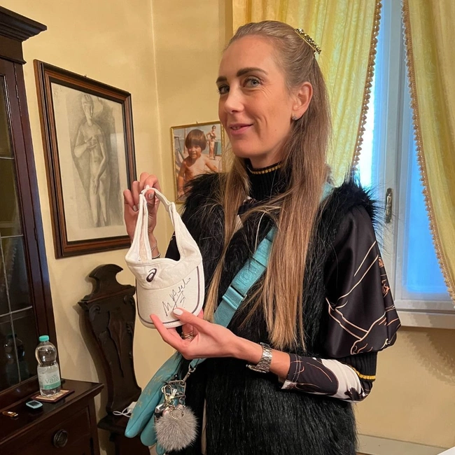 cover image of the auction item