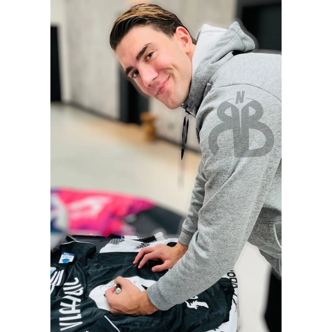 cover image of the auction item