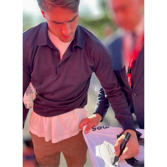 cover image of the auction item