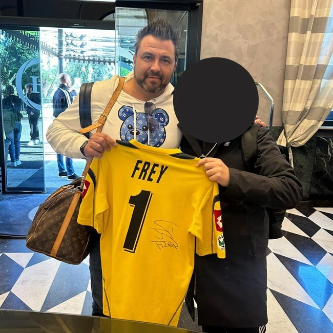 cover image of the auction item