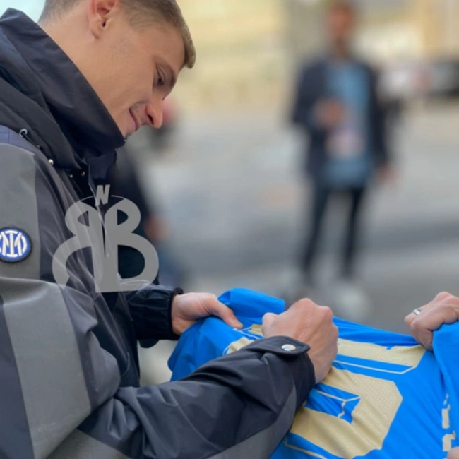 cover image of the auction item