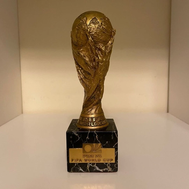 cover image of the auction item