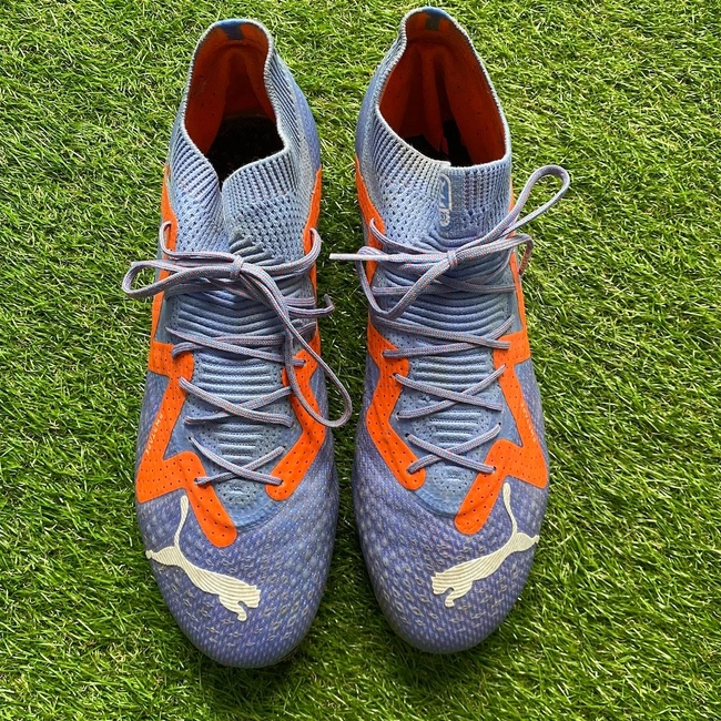 cover image of the auction item