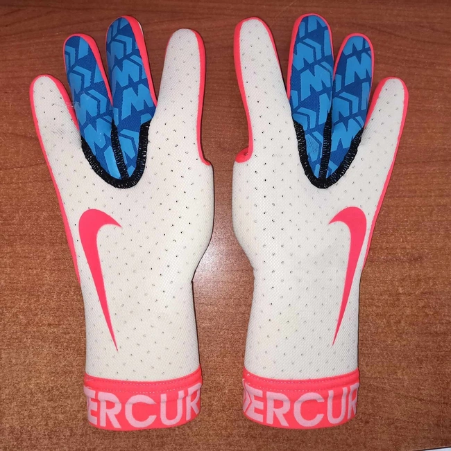 cover image of the auction item