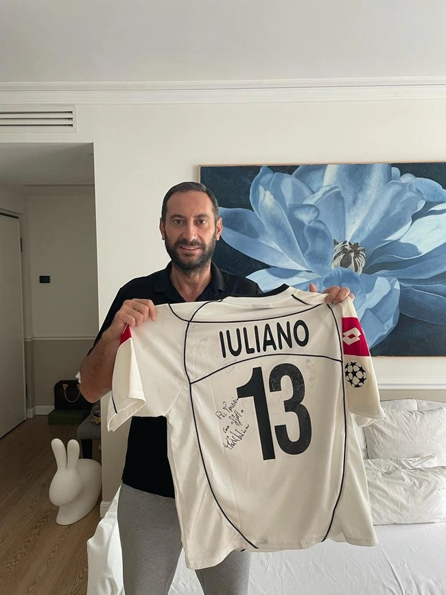 cover image of the auction item