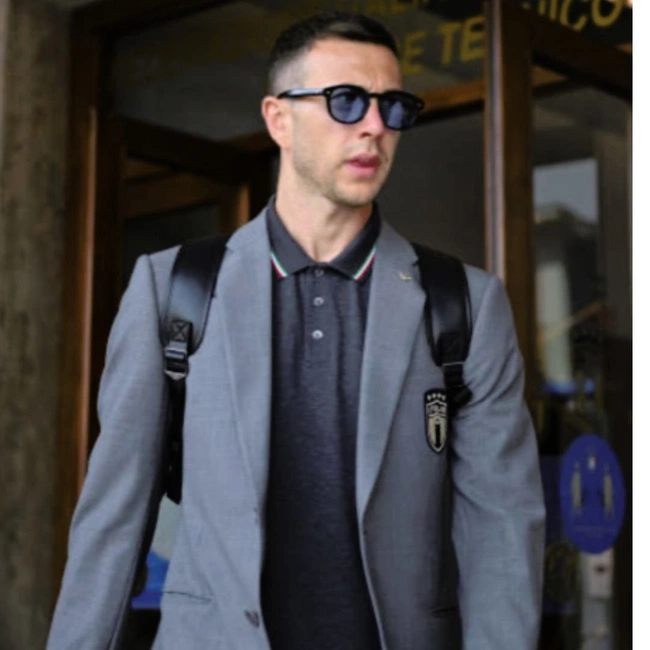 cover image of the auction item