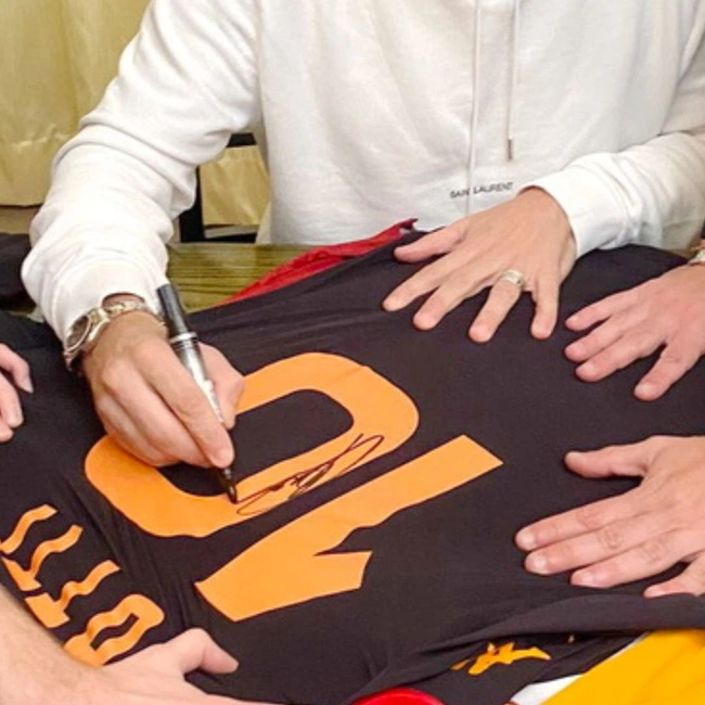 cover image of the auction item