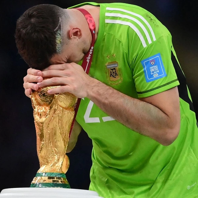 cover image of the auction item