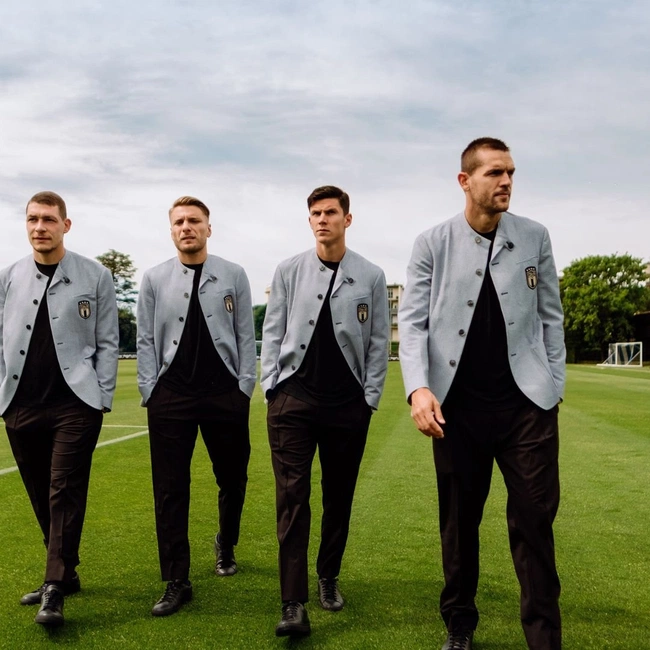 cover image of the auction item