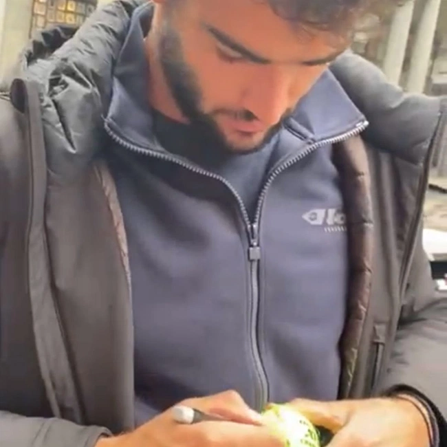 cover image of the auction item