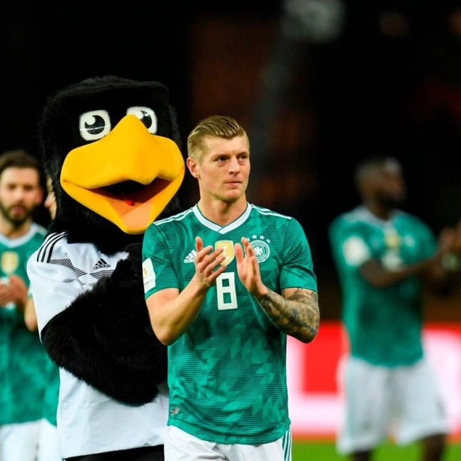 cover image of the auction item