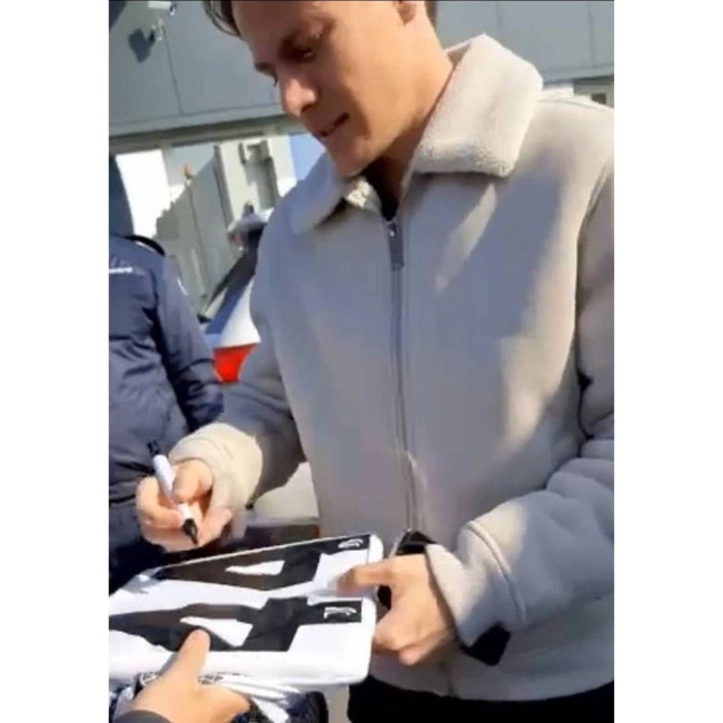 cover image of the auction item