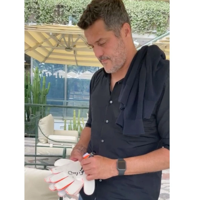 cover image of the auction item