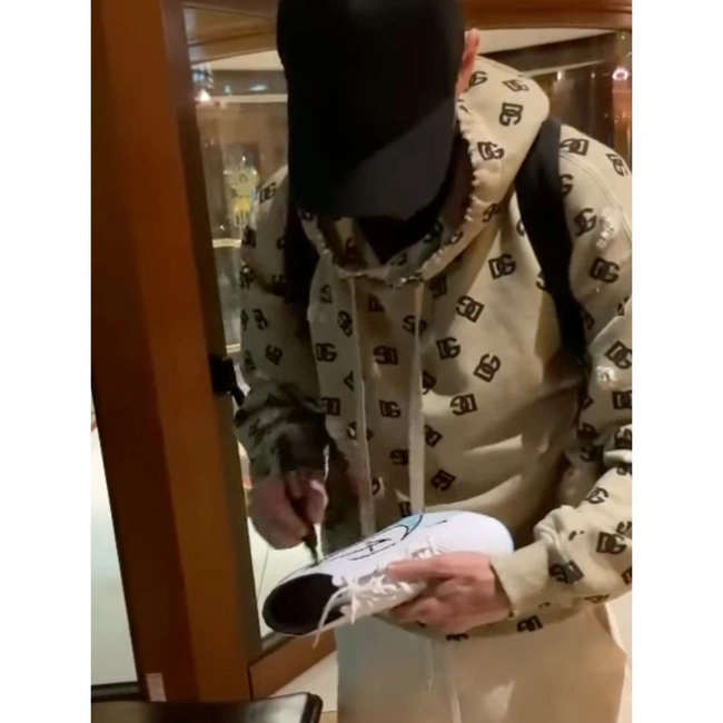 cover image of the auction item