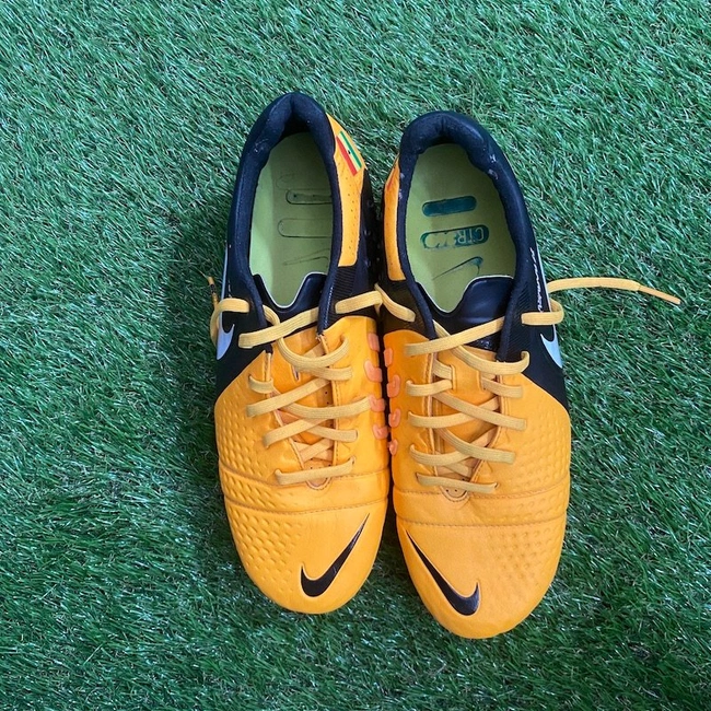 cover image of the auction item