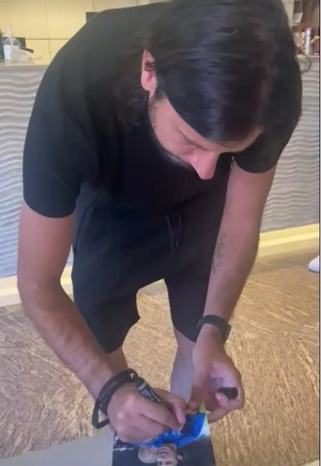 cover image of the auction item