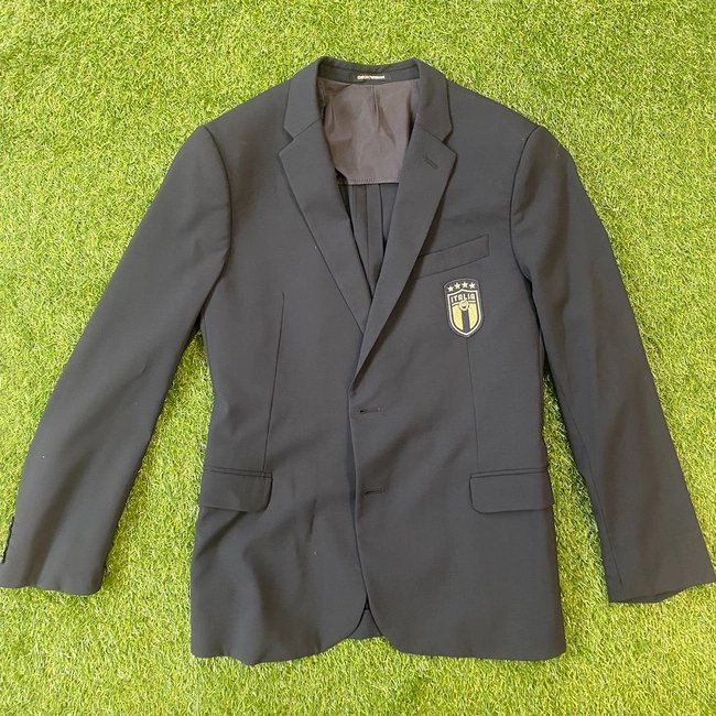 cover image of the auction item