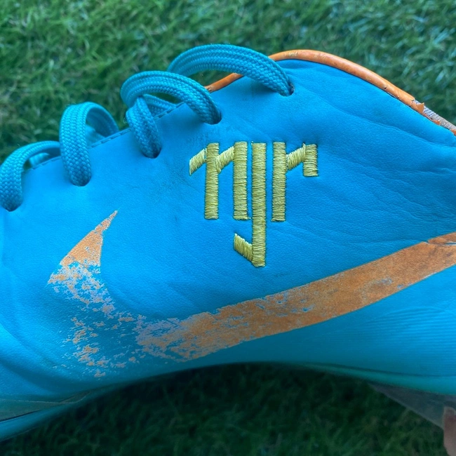 cover image of the auction item