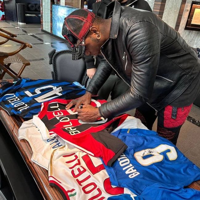 cover image of the auction item