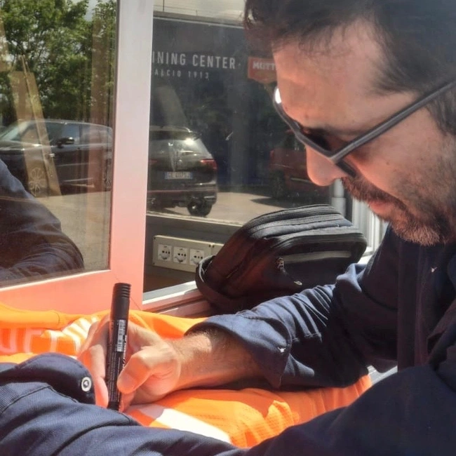 cover image of the auction item