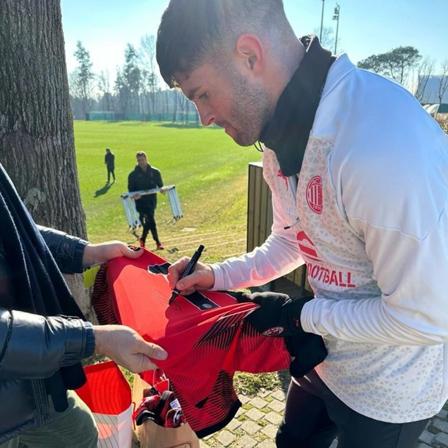 cover image of the auction item