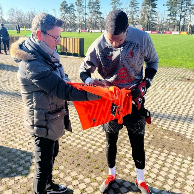 cover image of the auction item